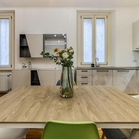 Beplace Apartments In Isola Milan Exterior photo