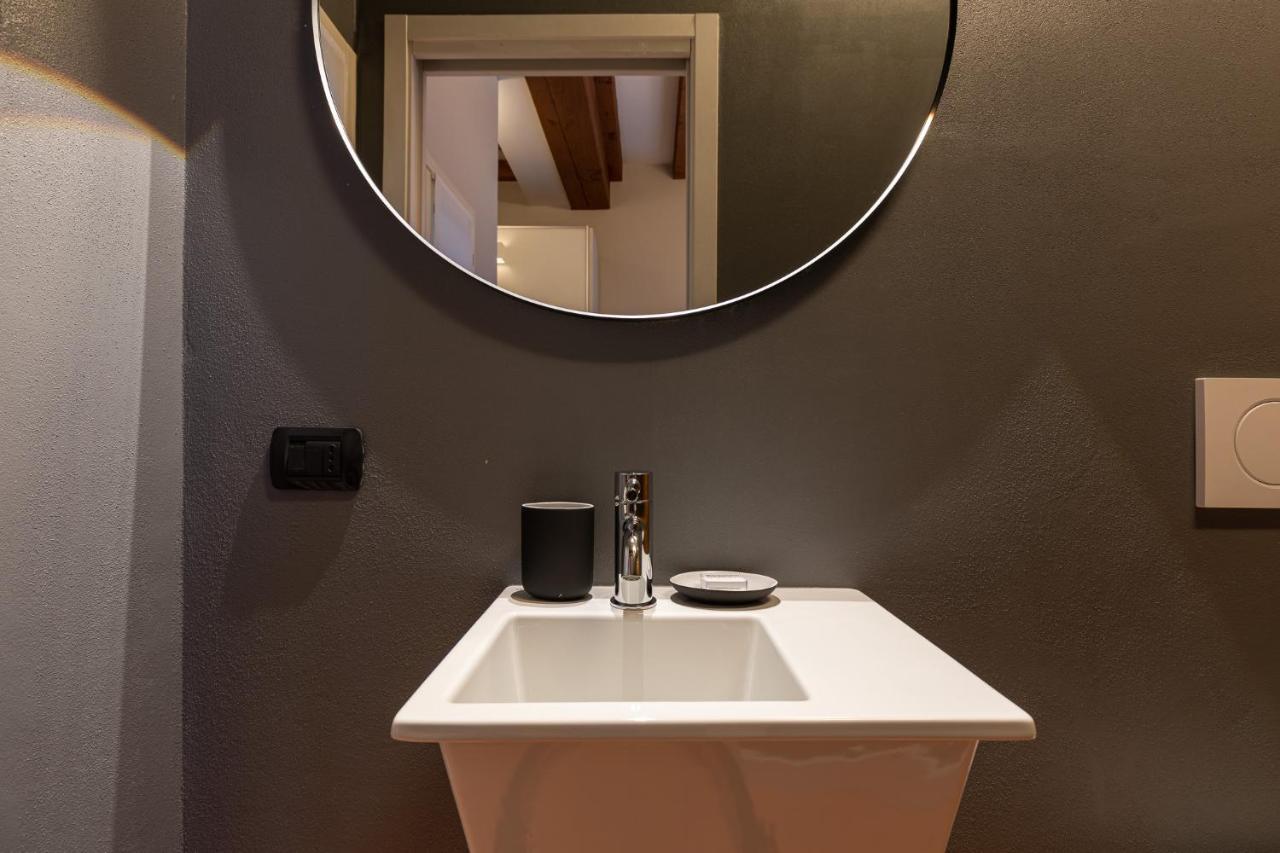 Beplace Apartments In Isola Milan Exterior photo