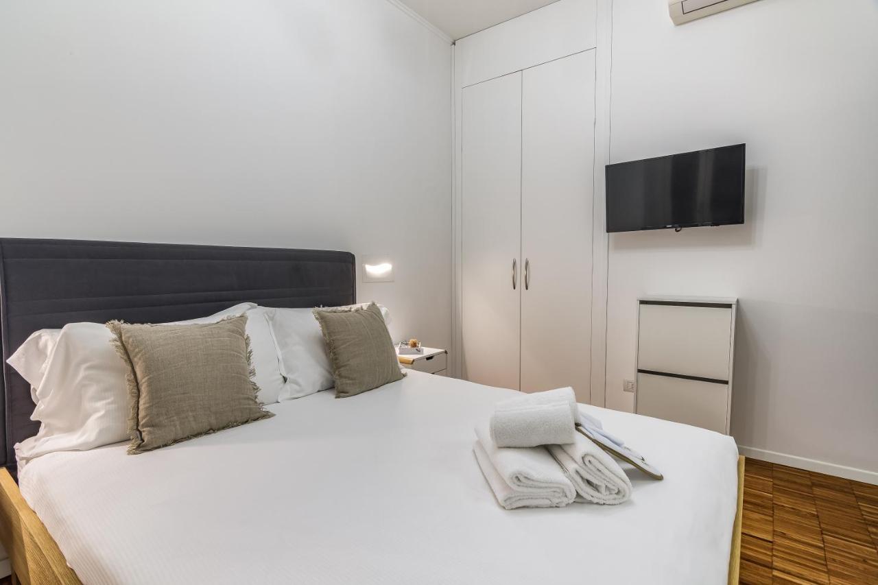 Beplace Apartments In Isola Milan Exterior photo