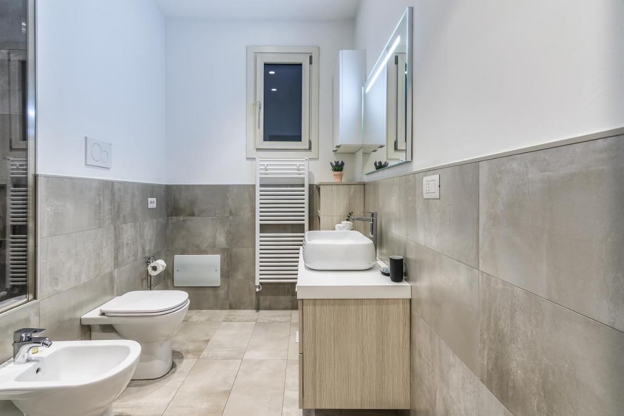 Beplace Apartments In Isola Milan Exterior photo
