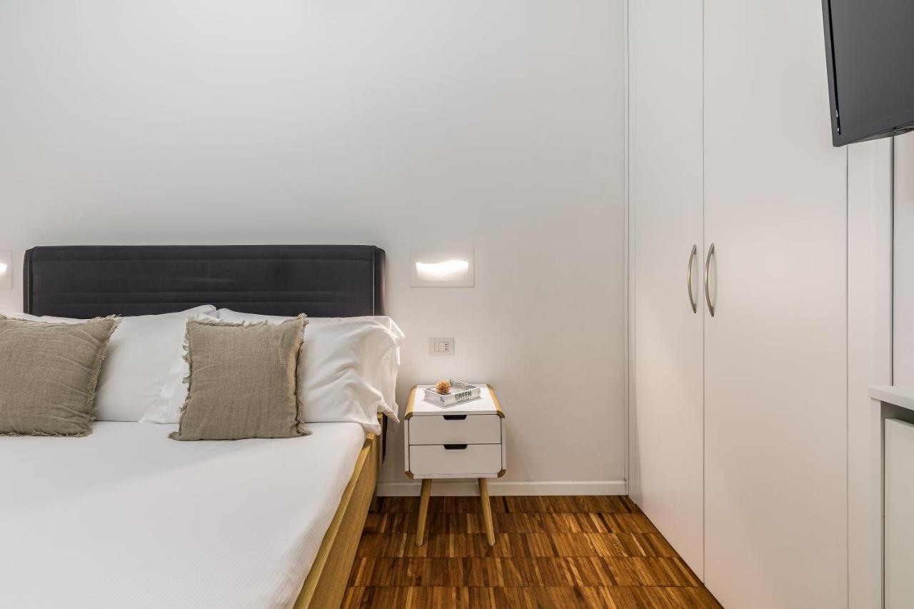 Beplace Apartments In Isola Milan Exterior photo