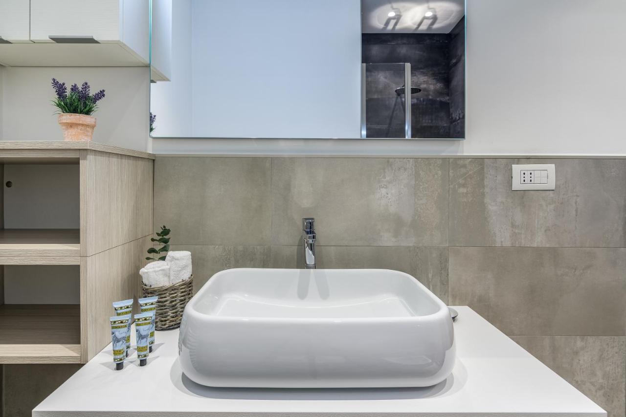 Beplace Apartments In Isola Milan Exterior photo