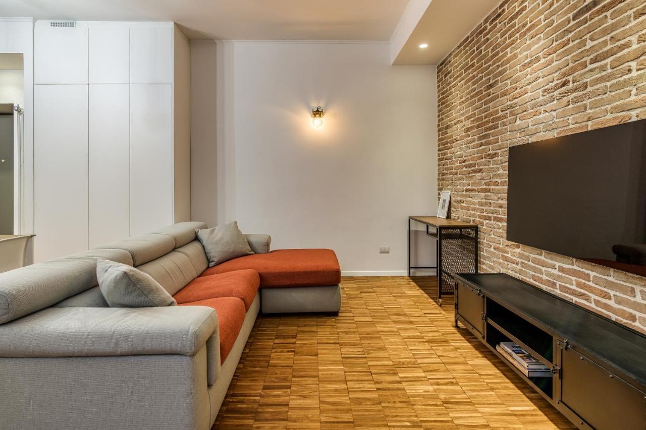 Beplace Apartments In Isola Milan Exterior photo