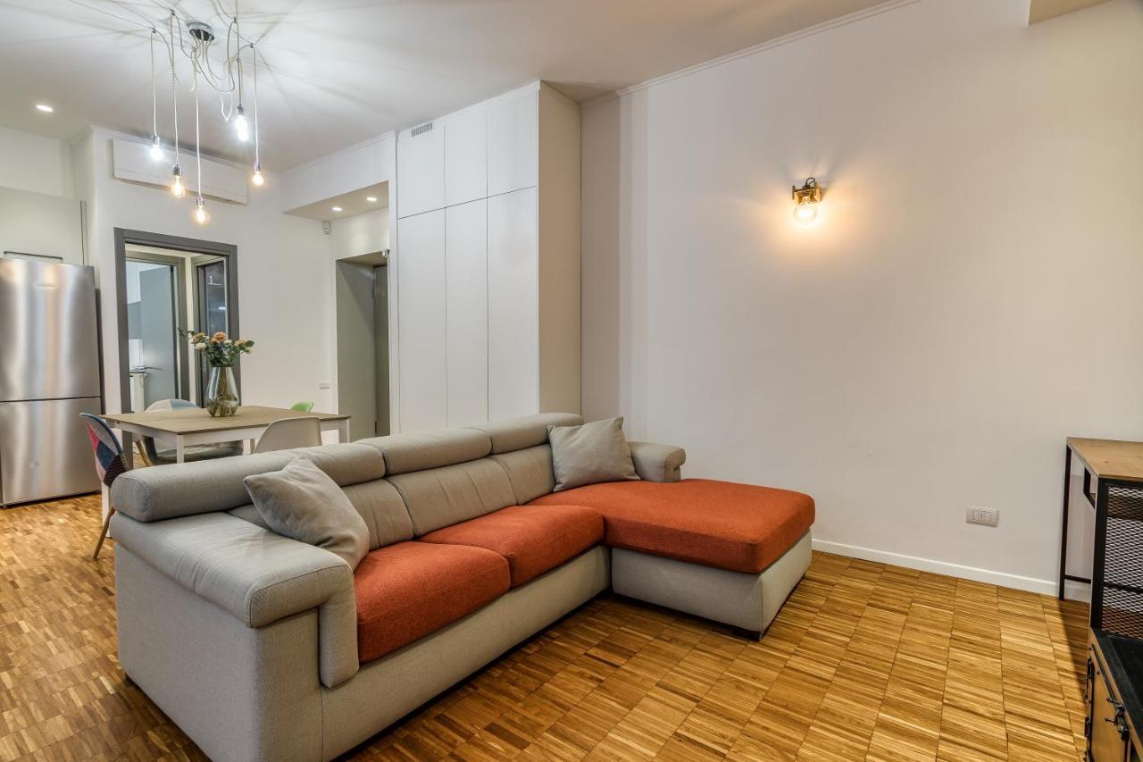 Beplace Apartments In Isola Milan Exterior photo