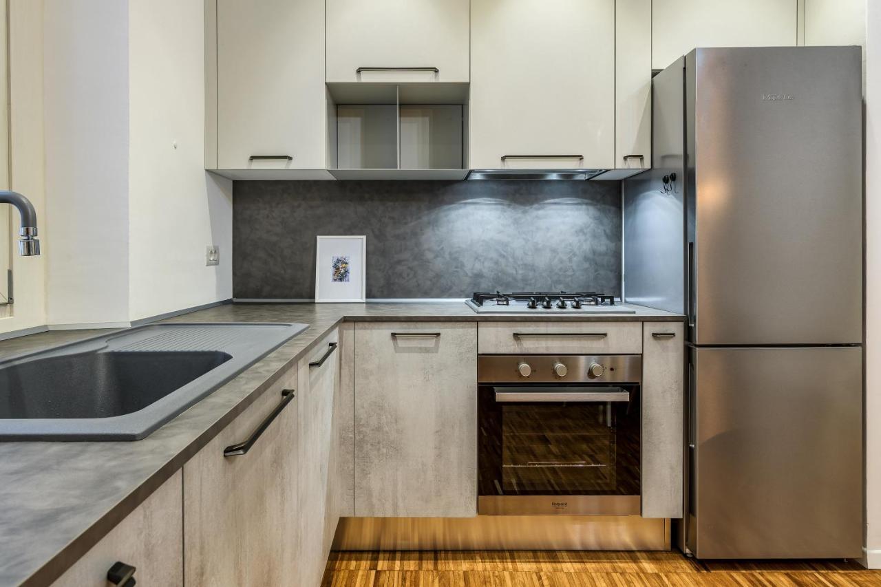 Beplace Apartments In Isola Milan Exterior photo