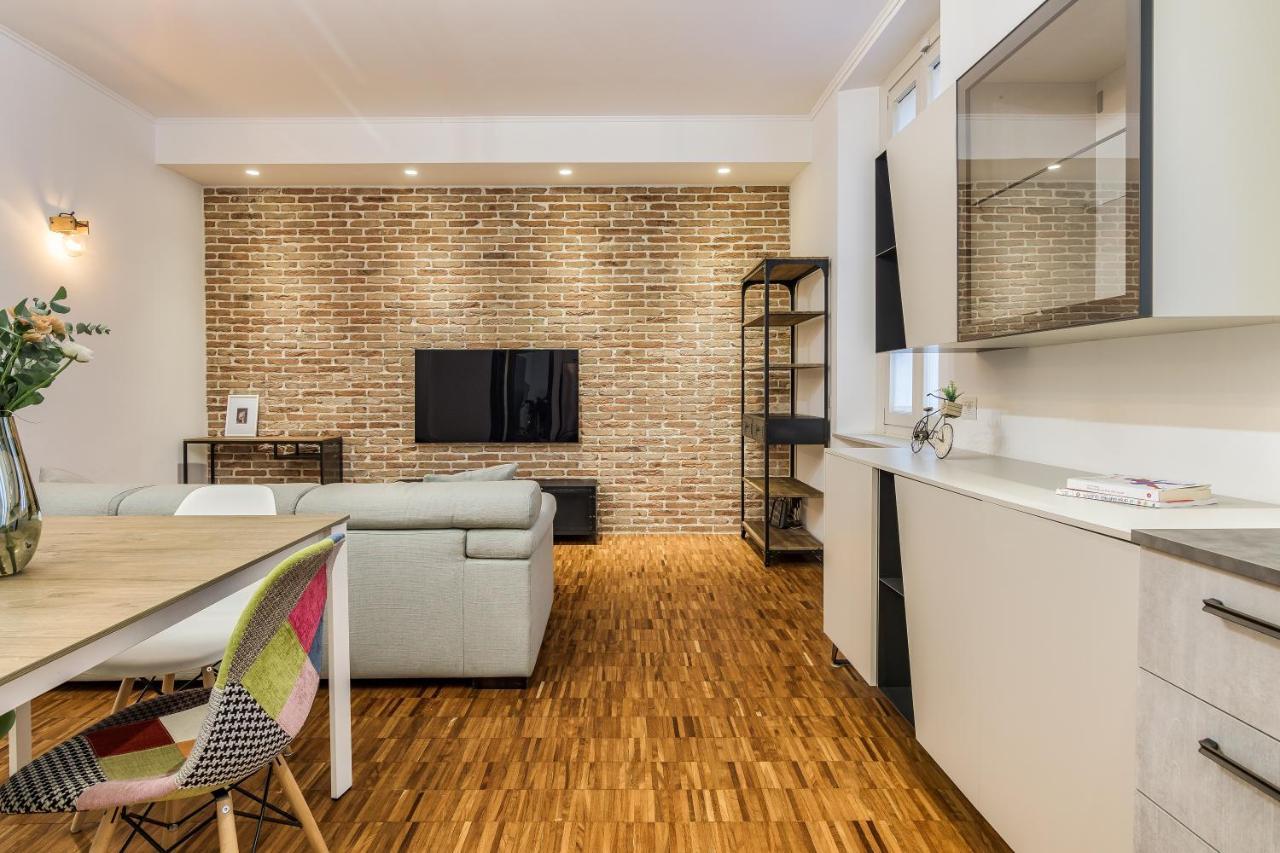 Beplace Apartments In Isola Milan Exterior photo